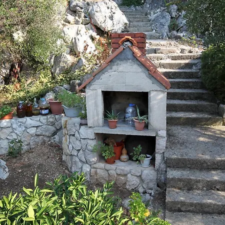 Zaklopatica 995b Apartmán
